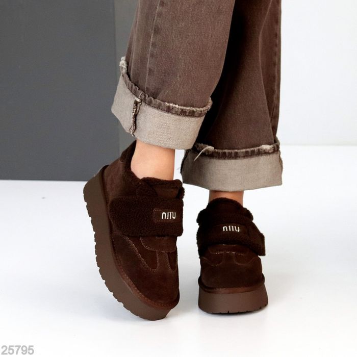 Жіночі шкіряні зимові черевики автоледі в кольорах