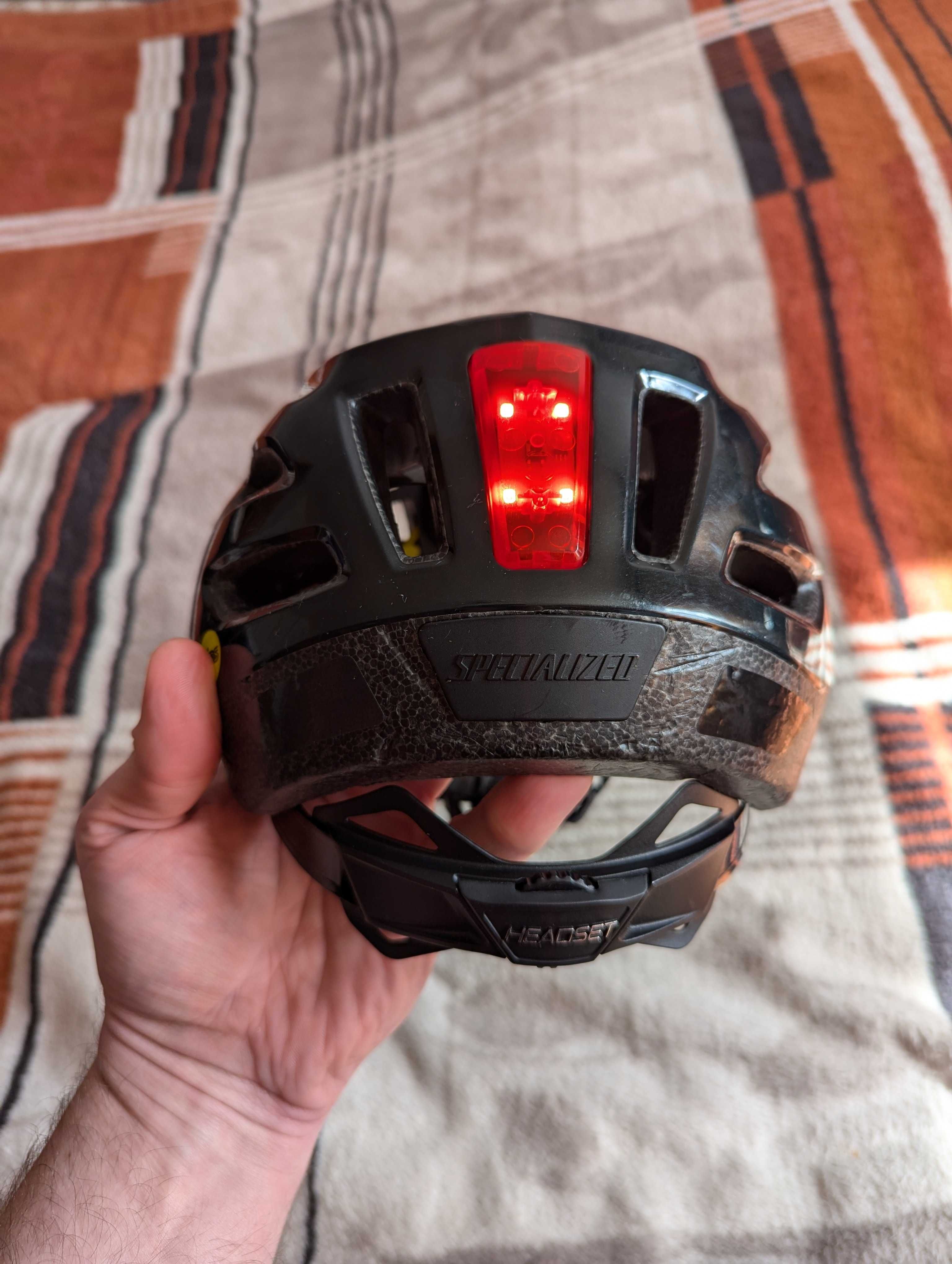 Детский велошлем с LED огнями Specialized , размер 50-55