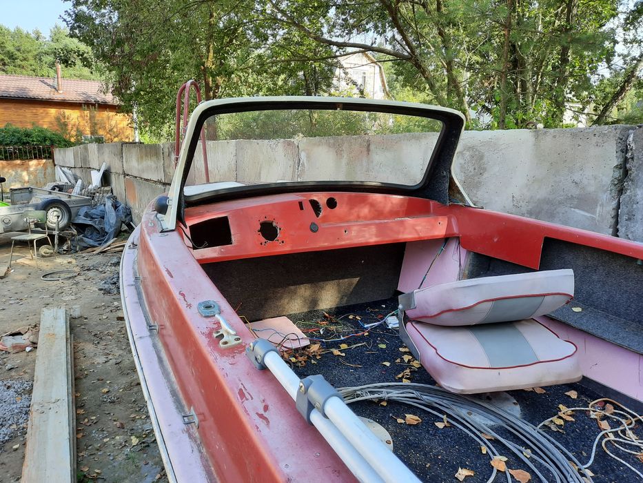 Лодка пластиковая