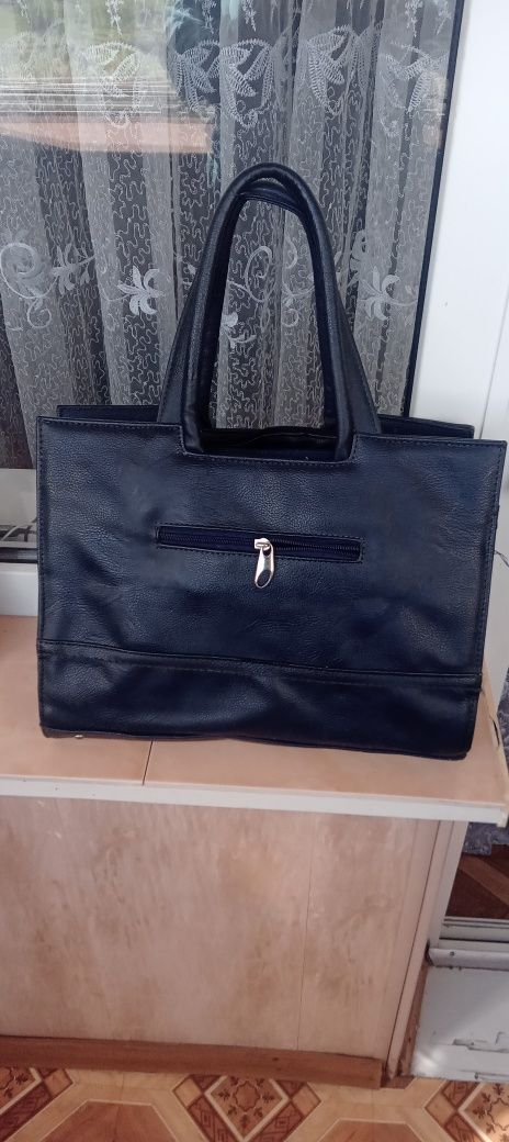 Продам сумку б/у кожзам.Хорошего качества
