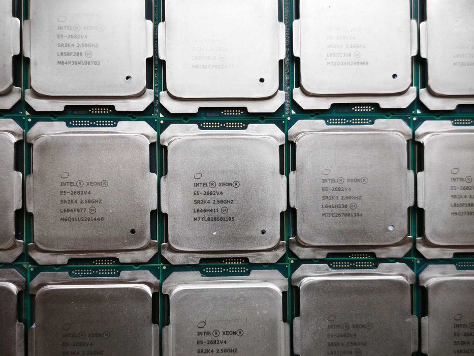 Xeon e5 2682v4 [16/32] - 40mb кэш L3, 2011-3 сокет / 2683v4