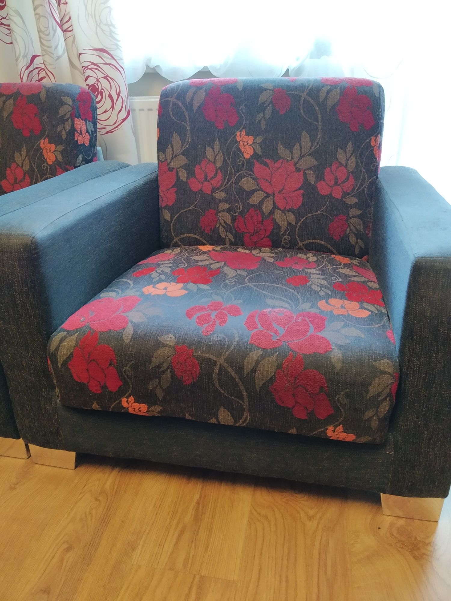 TANIO duży fotel, wzór w kwiaty, Black Red White.