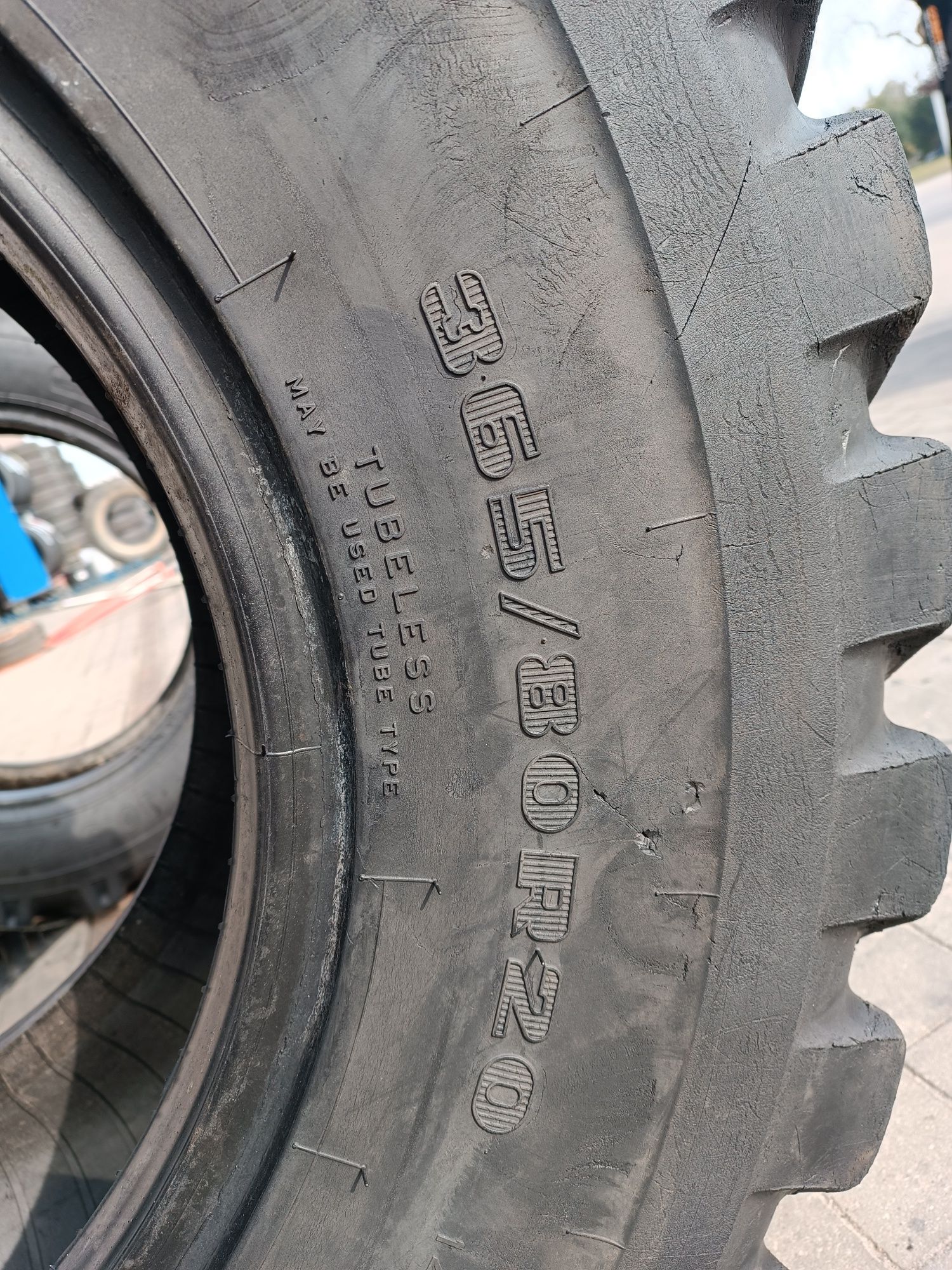 365/80R20 Firestone Utility Duraforce