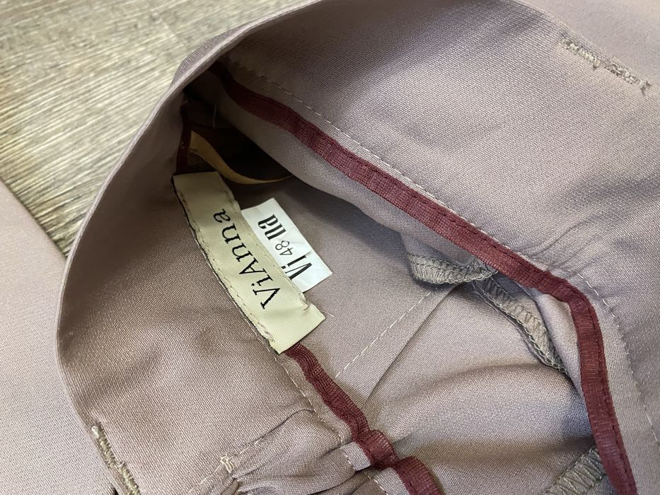 Жіночий брючний костюм