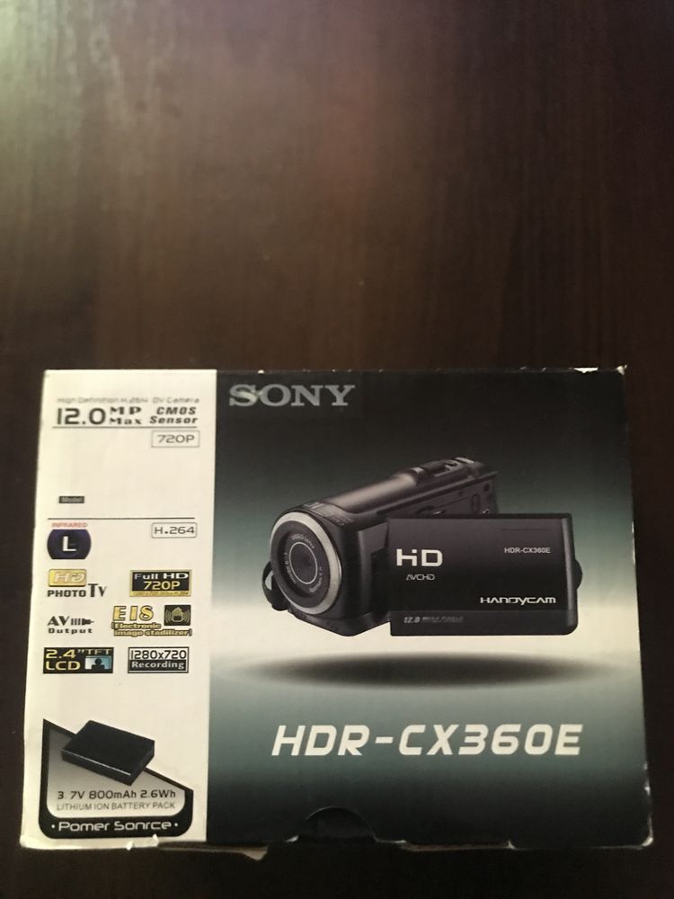 Наручная ретро камера Sony HDR-cx360e