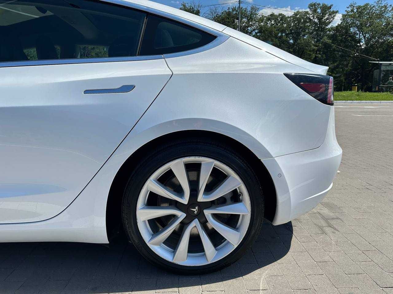 Tesla model 3 Long rang Dual motor 4х4 2019 3.6 s