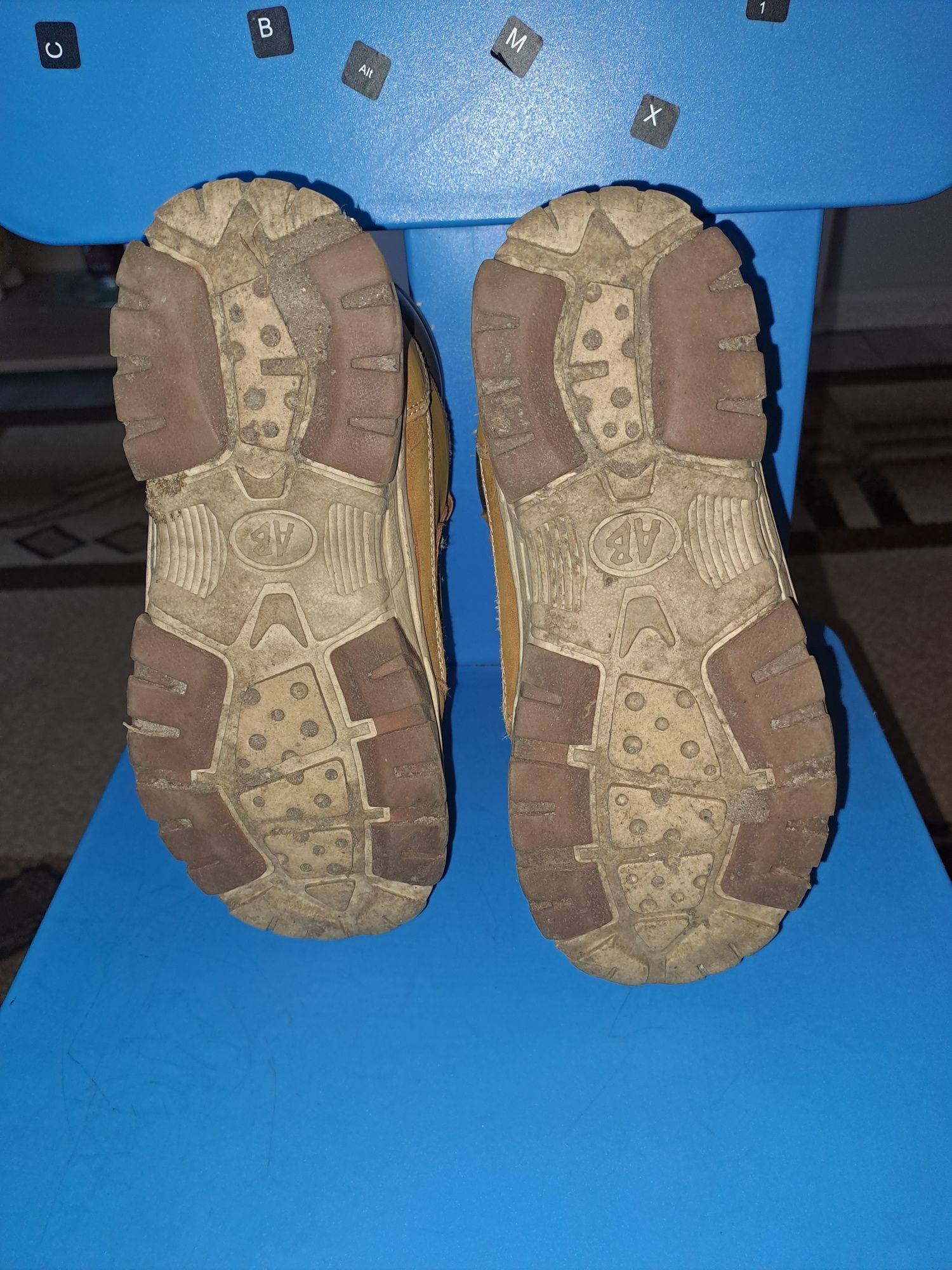 Beżowe buty zimowe rozmiar 32