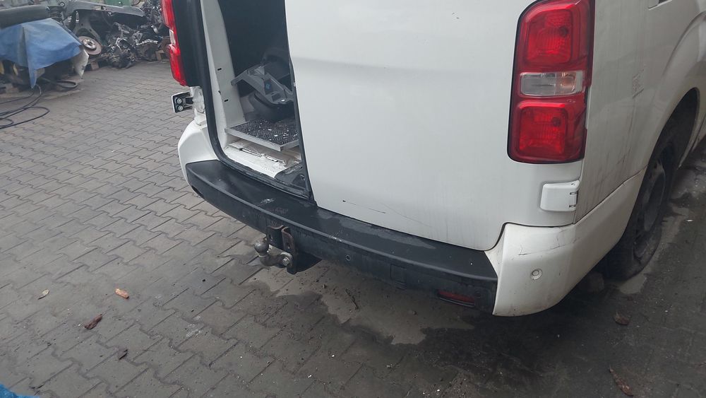 Klapa bagażnika Opel Vivaro Zafira D 2021r.