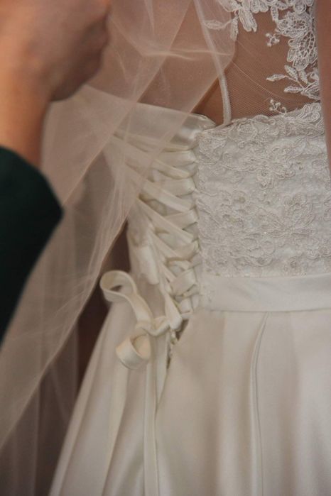 Весільне плаття А-силуету, кольору айворі