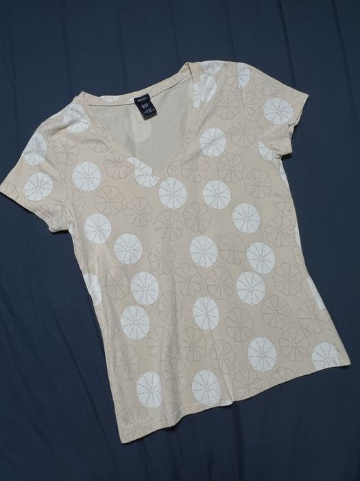 Koszulka damska GAP rozmiar XS serek kwiaty idealna stretch prosta