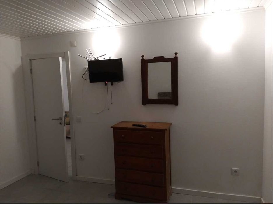 quarto individual no Feijó – 345€/mês (com cozinha e wc equipadas)