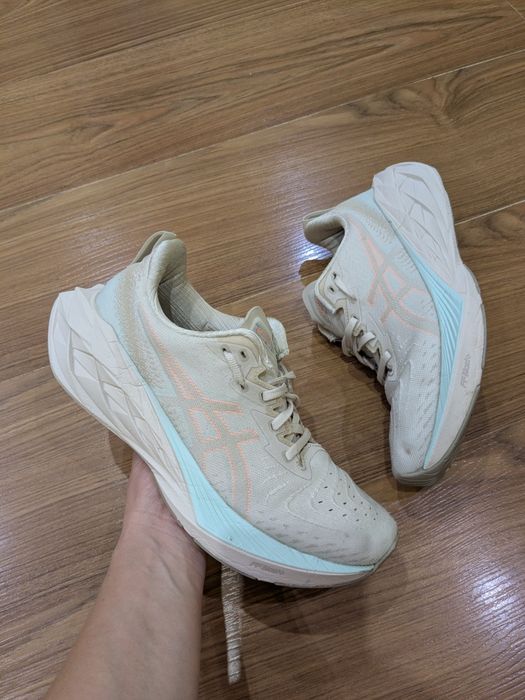 Кросівки жіночі ASICS масивні і бомбезні)