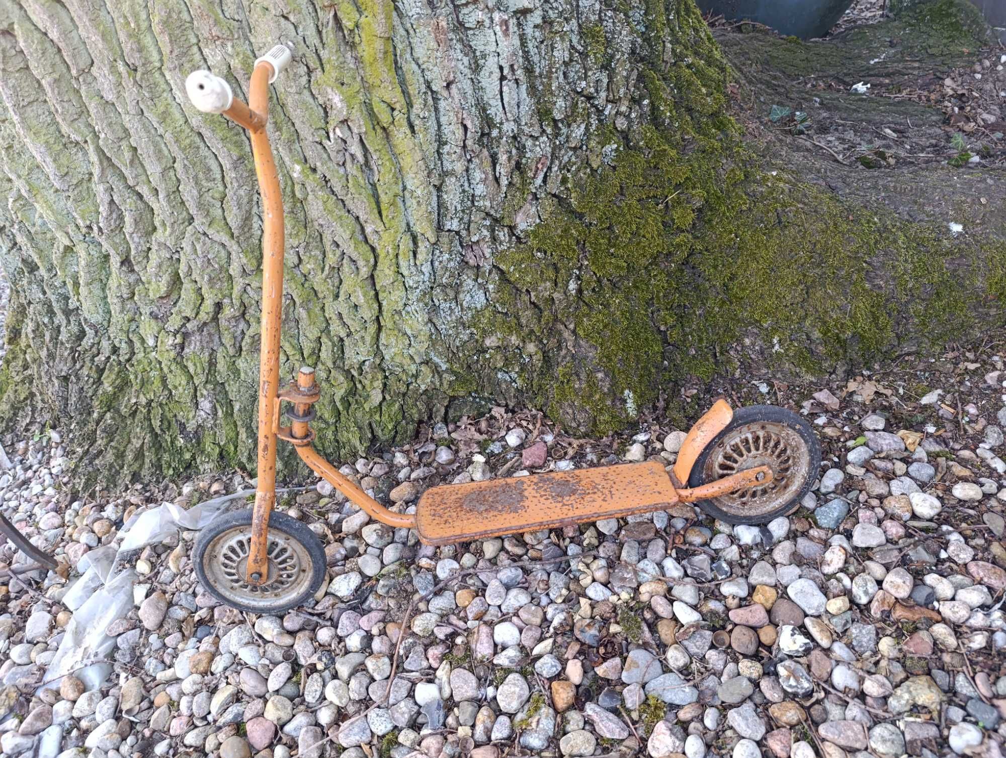 Stara hulajnoga  retro.