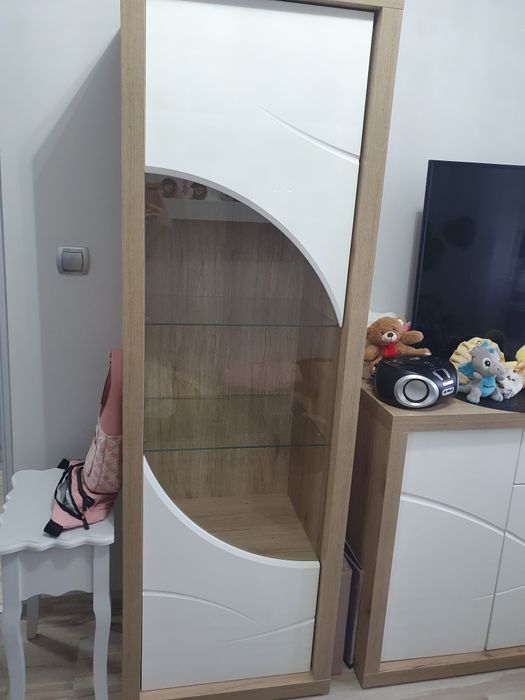 Witryna biała szklana