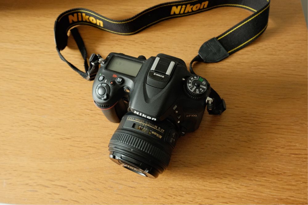 Nikon D7100 + Nikkor 50mm f/1.8G + pilot ML-L3