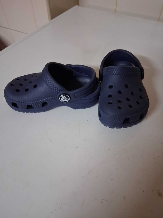 Crocs azul marinhas 23