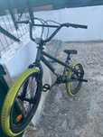 bicicleta bmx verde