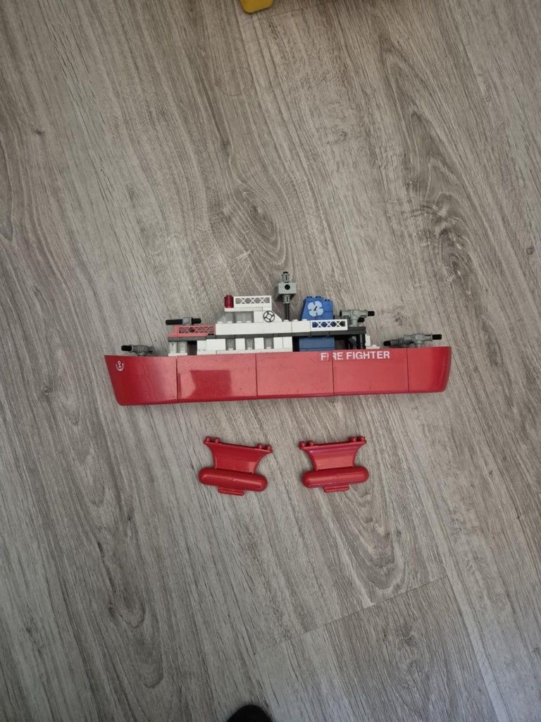Stary LEGO 316 statek fire fighter