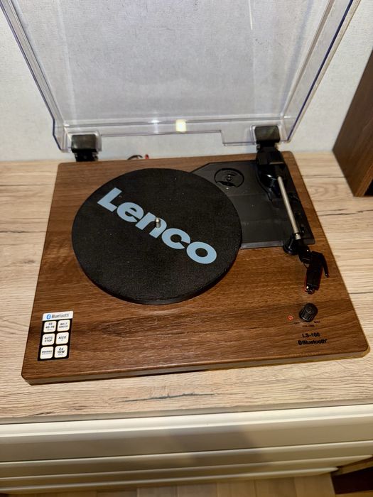 Gramofon Lenco LS-100