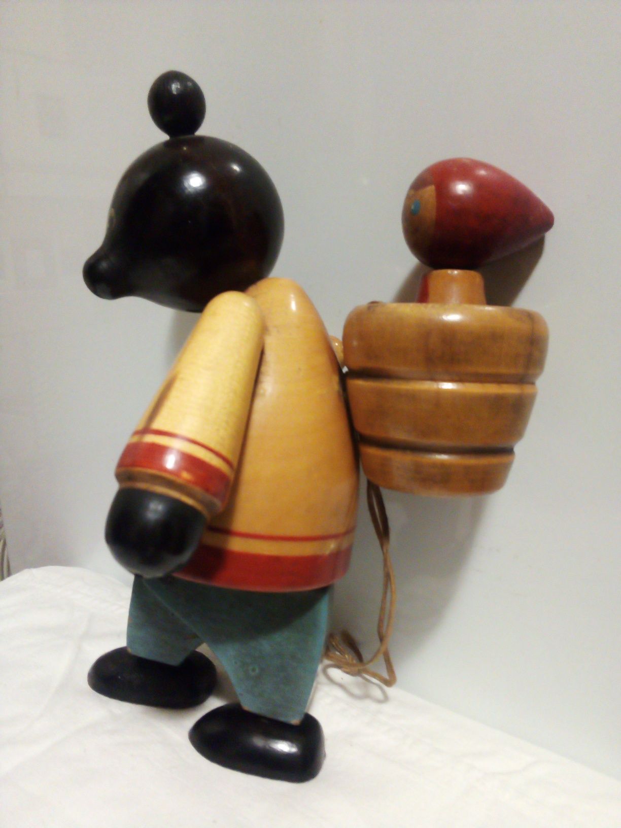 Старинная деревянная игрушка "Маша и Медведь".