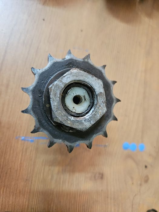 Wałek zdawczy  Zębatka Wsk 175 Oryginał