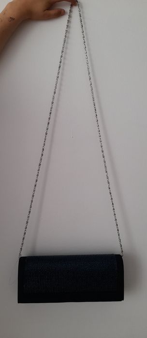 Clutch de cerimónia em tons de azul com pedraria