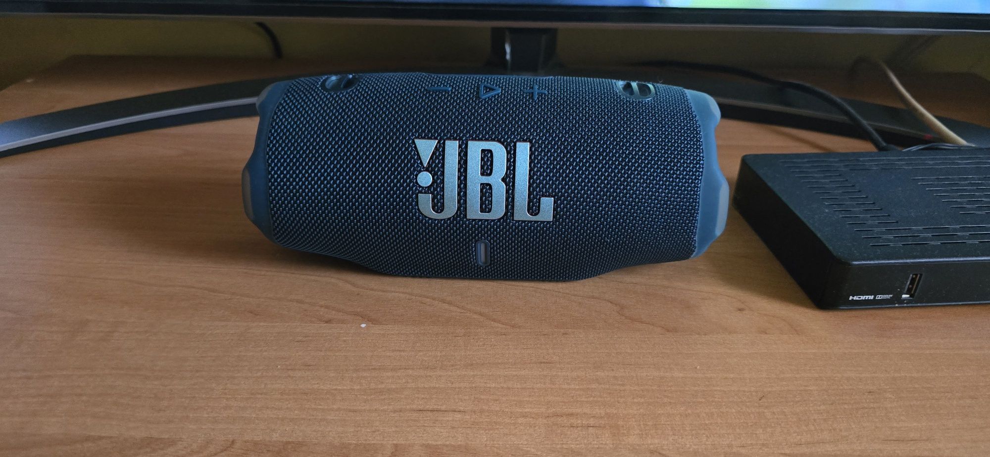 Jbl charge 6 na gwarancji 24 miesiące.