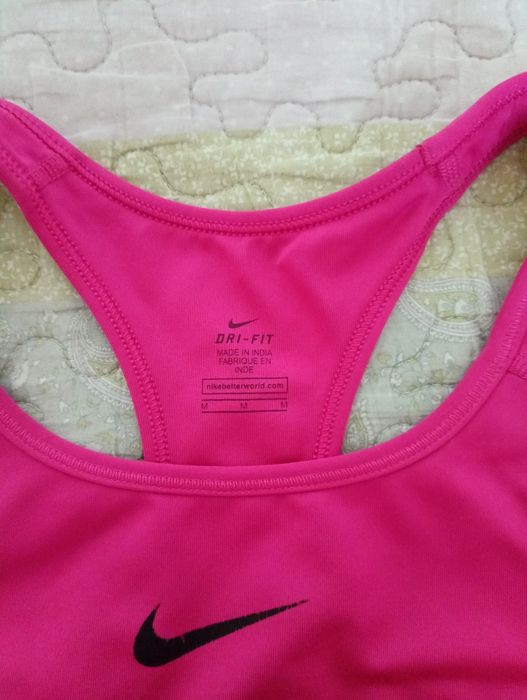 Спортивний топ  Nike