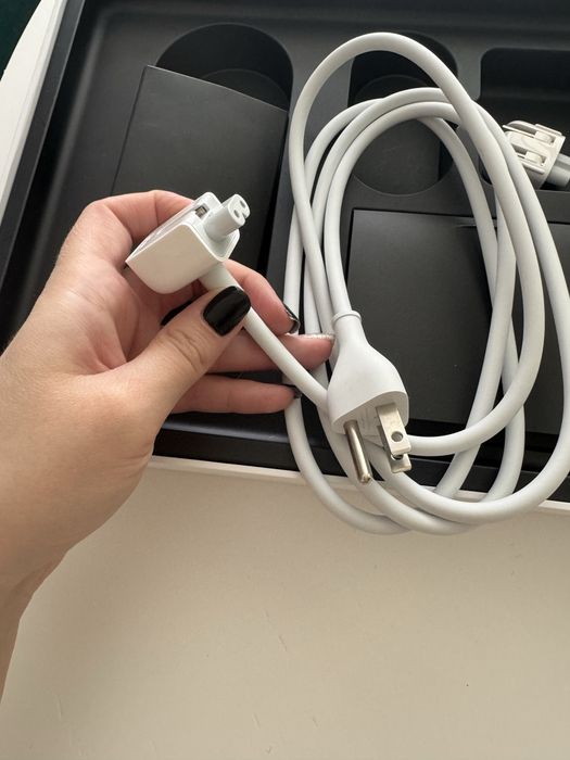 Кабель до Macbook та перехідник