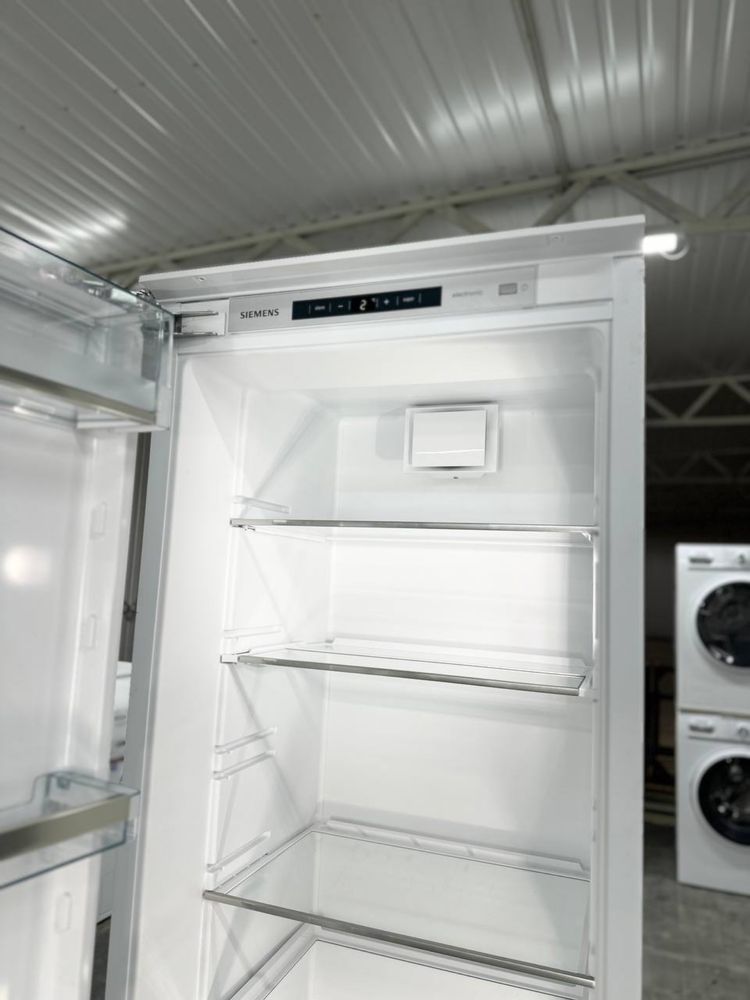 Холодильник Siemsns под встройку плюсовик
