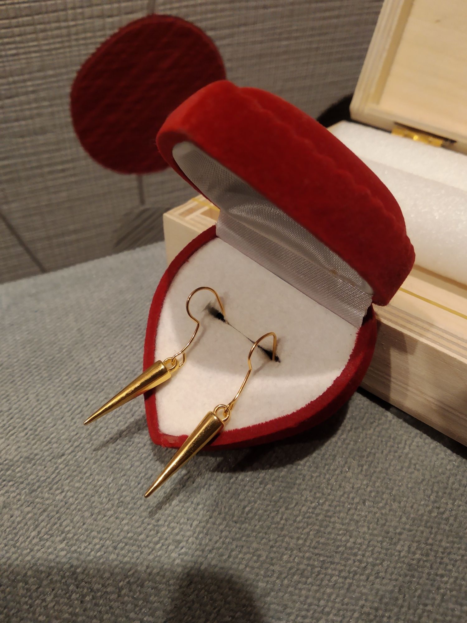 Minimalistyczne kolczyki kolce minimalizm kolczyki kolor złoty bigle
