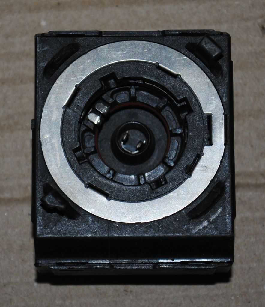 Блок розпалювання (розжига) ігнітор для лампи D2S Hella 5DD008319-10