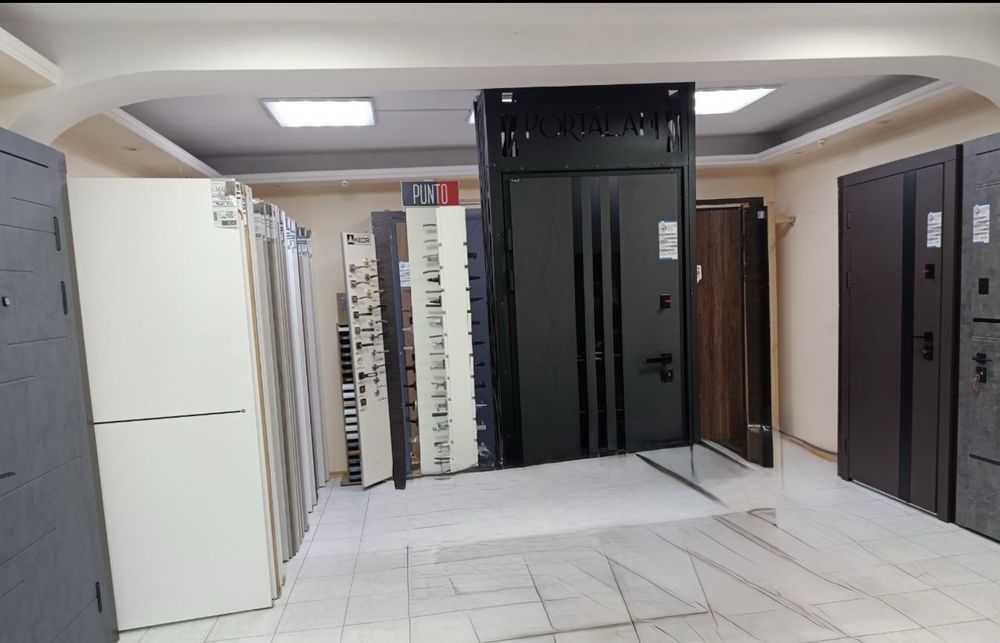 Продам магазин с витринами. 55 м кв. Проспект А.Поля. Хороший трафик.