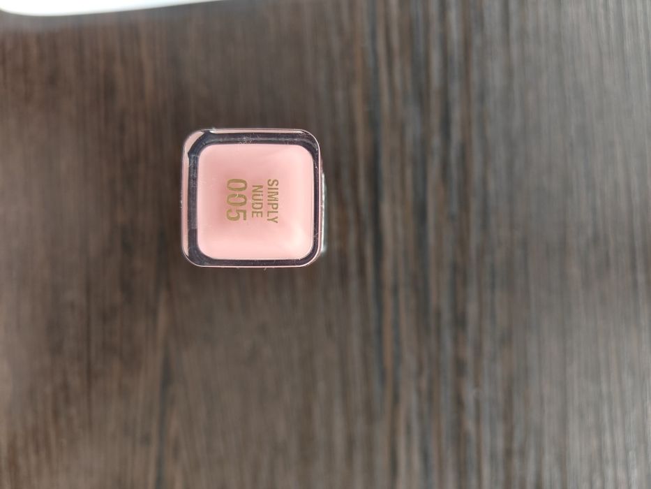 Зволожувальна помада для губ Мах Factor

Colour Elixir 005 Simp Nude,