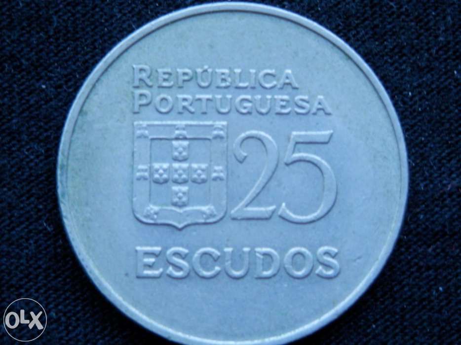 Moedas diversas em bom estado