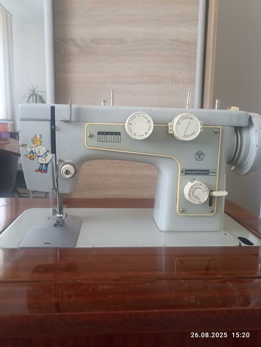 Швейна машинка "Подольск 142", з тумбою, механічний ножний привід