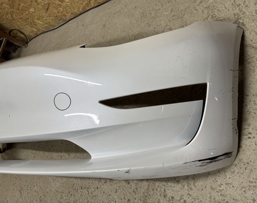 Tesla Model 3 бампер передній