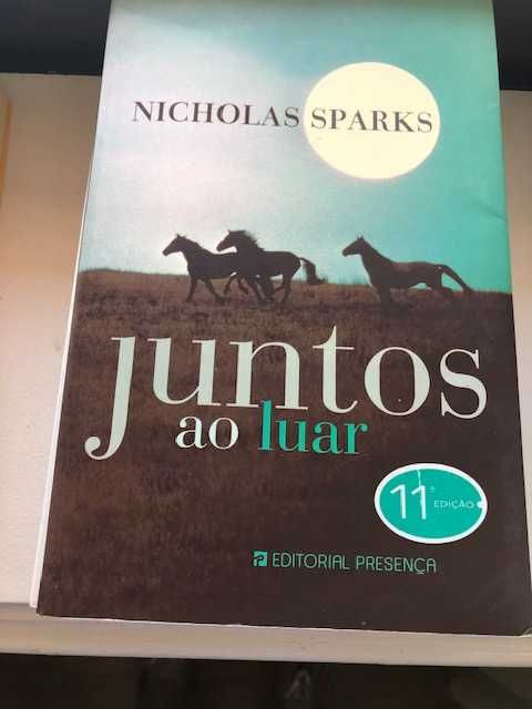 2 livros de Nicholas Sparks: "Juntos ao Luar" e "A Melodia do Adeus"