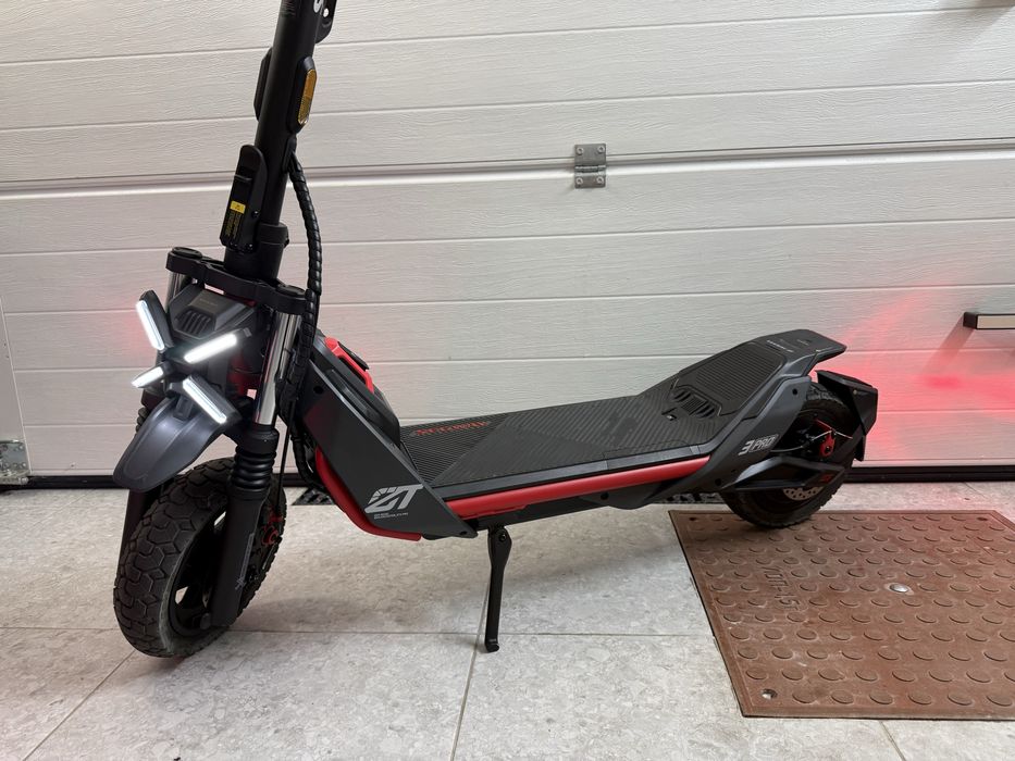 Електросамокат Segway-Ninebot ZT3 PRO E