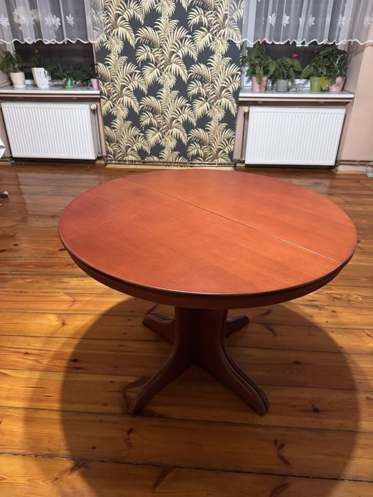 Okragly stol rozkladany na 3 metry