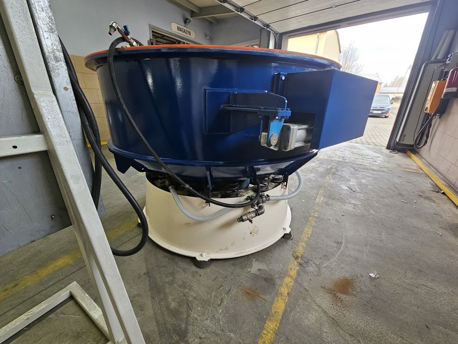 Urzadzenie wibroscierne, polerka wibracyjna