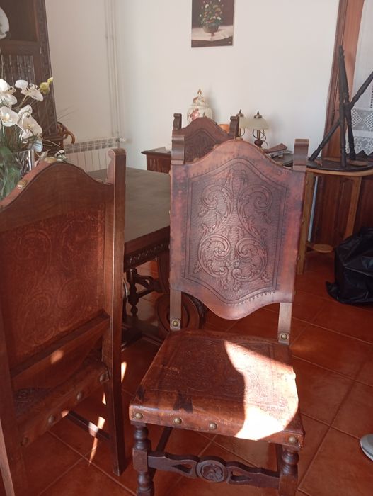 Conjunto de 6 cadeiras de madeira usadas