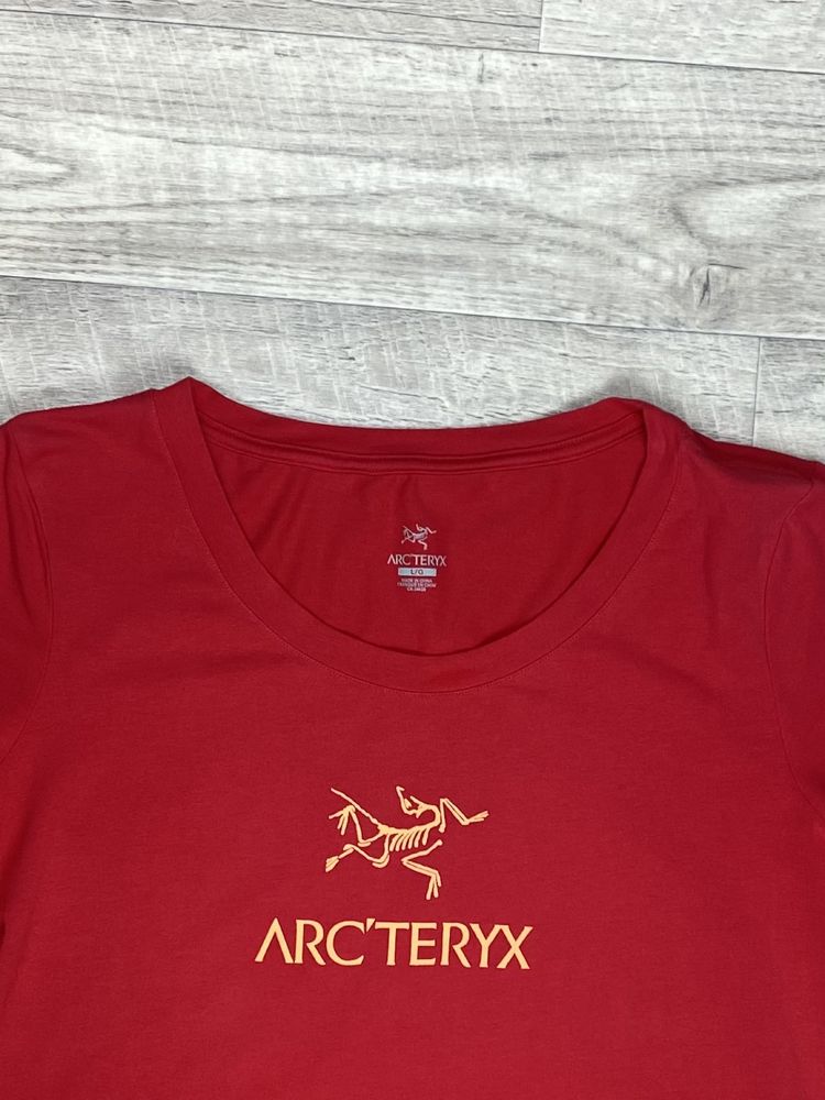 Arc’teryx футболка l размер женская с принтом красная оригинал