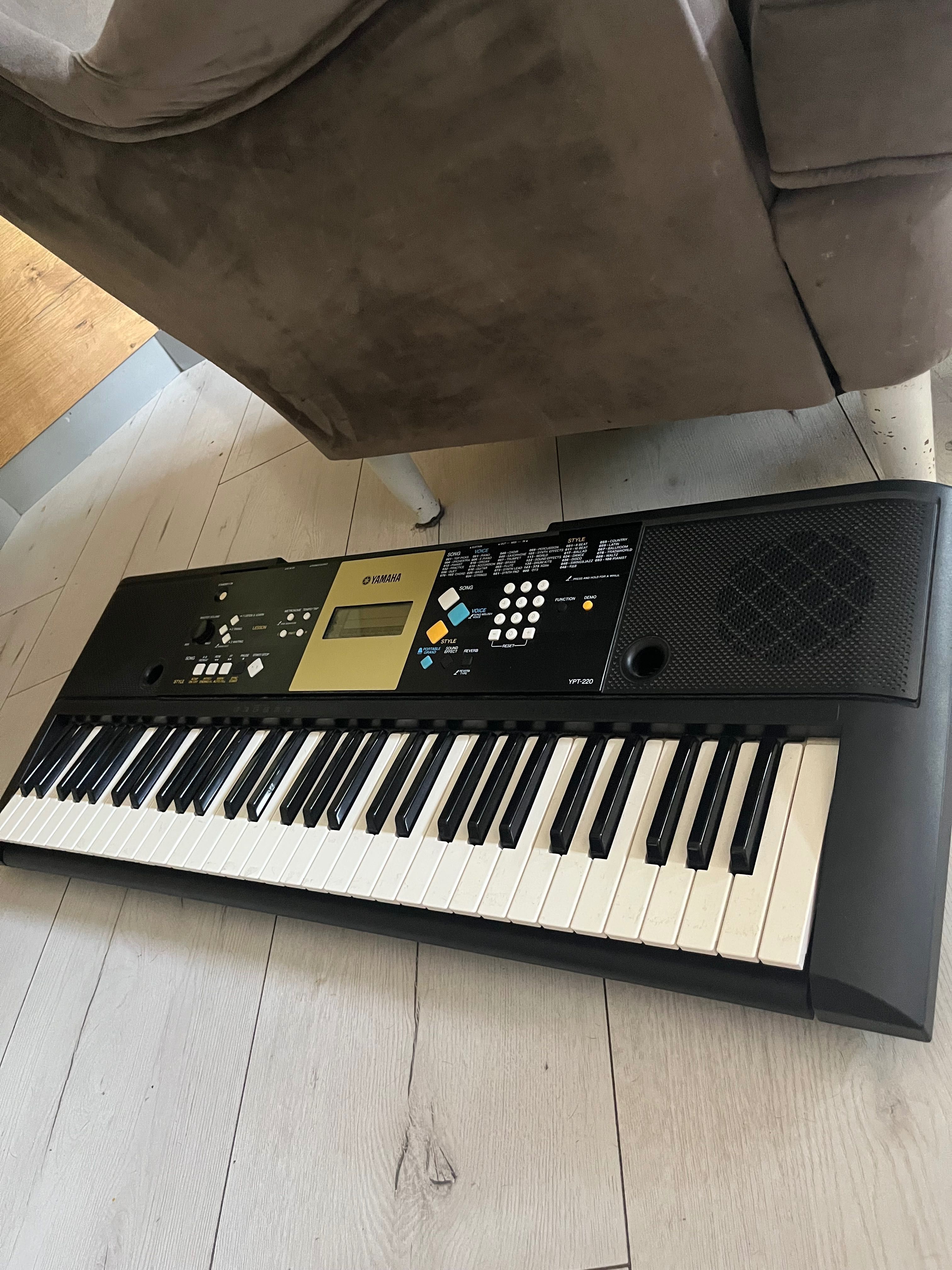 Keyboard Yamaha YPT-220