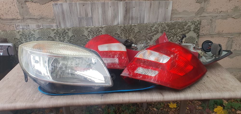 Стопи , фара  шкода фабія 2