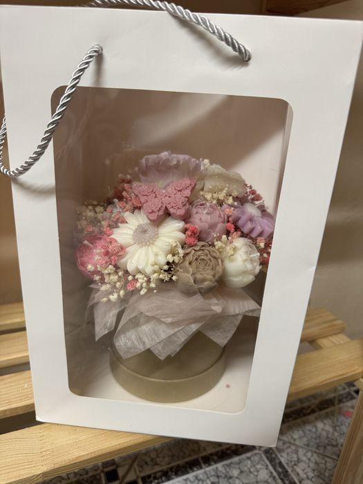 Idealny prezent. Flower box sojowy bezzapachowy.