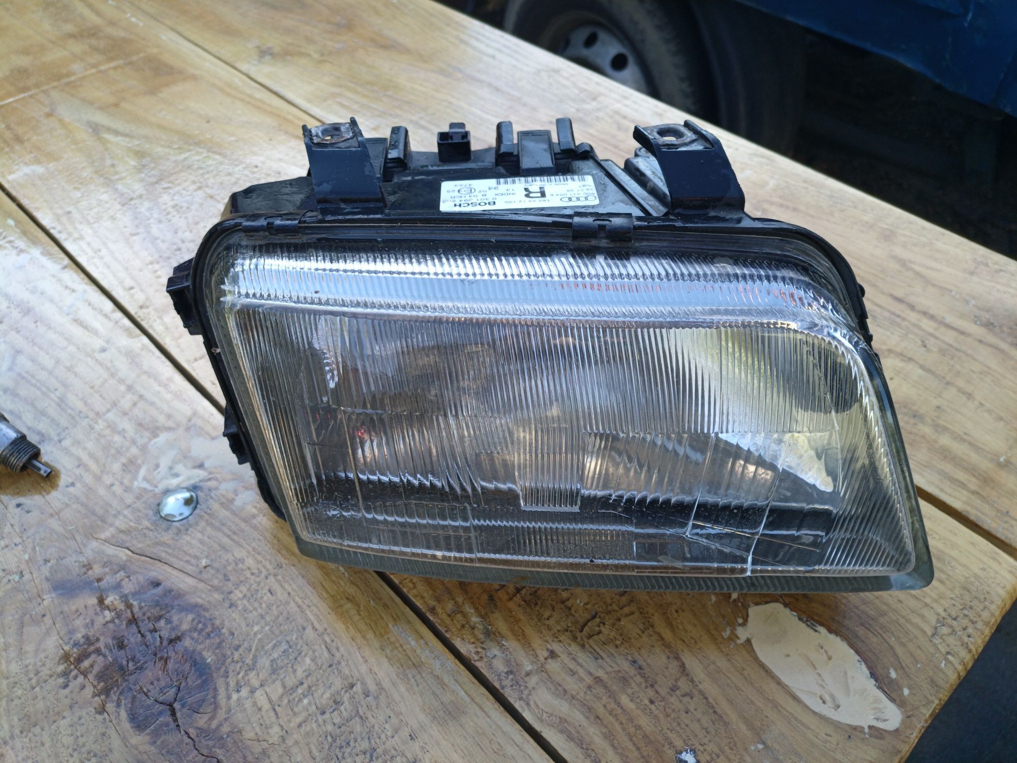 Lampa przednia prawa Bosch Audi A4 b5