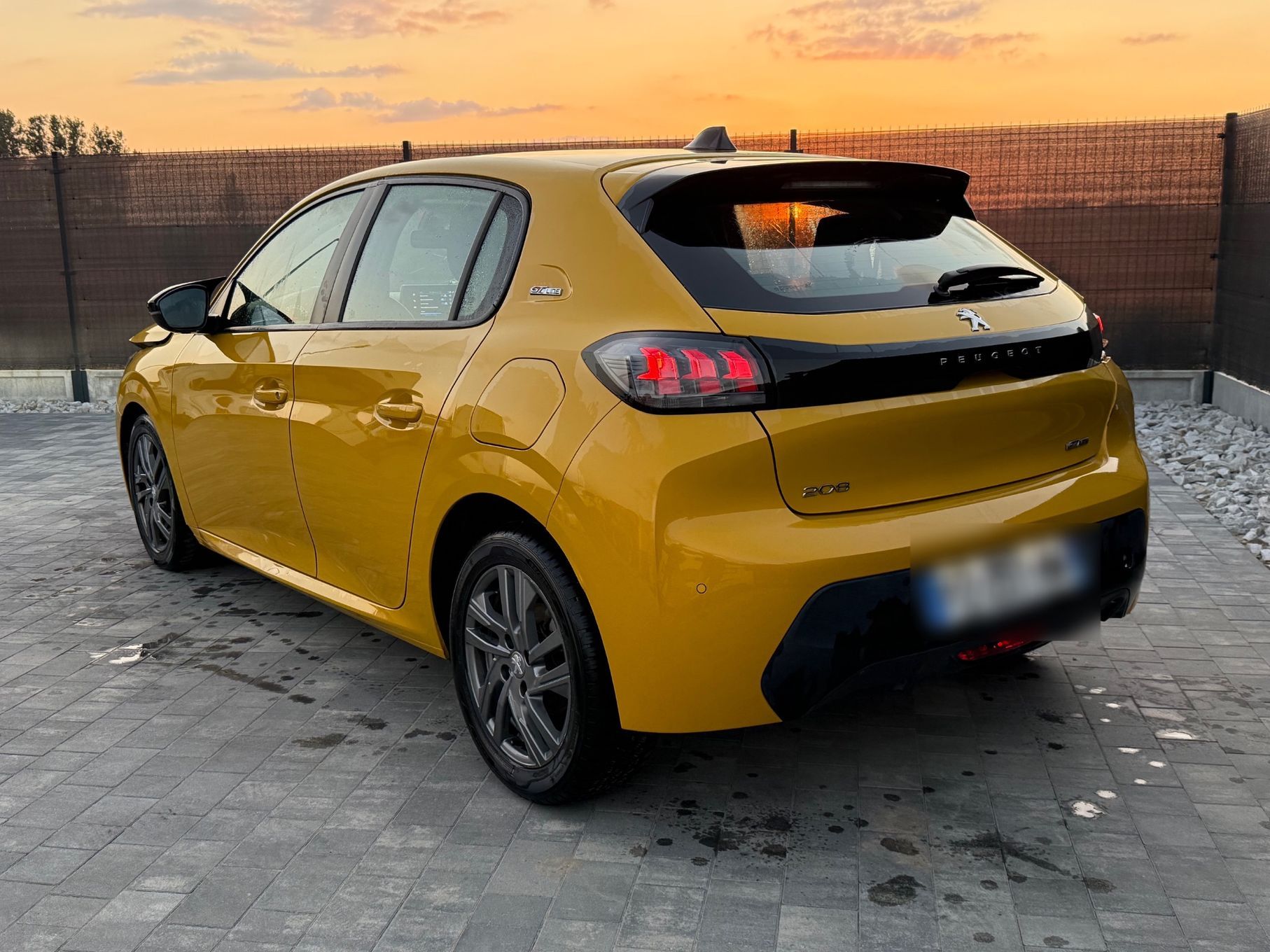 Peugeot 208 GT Line FULL LED Navi Klimatronik Kamera Tempomat