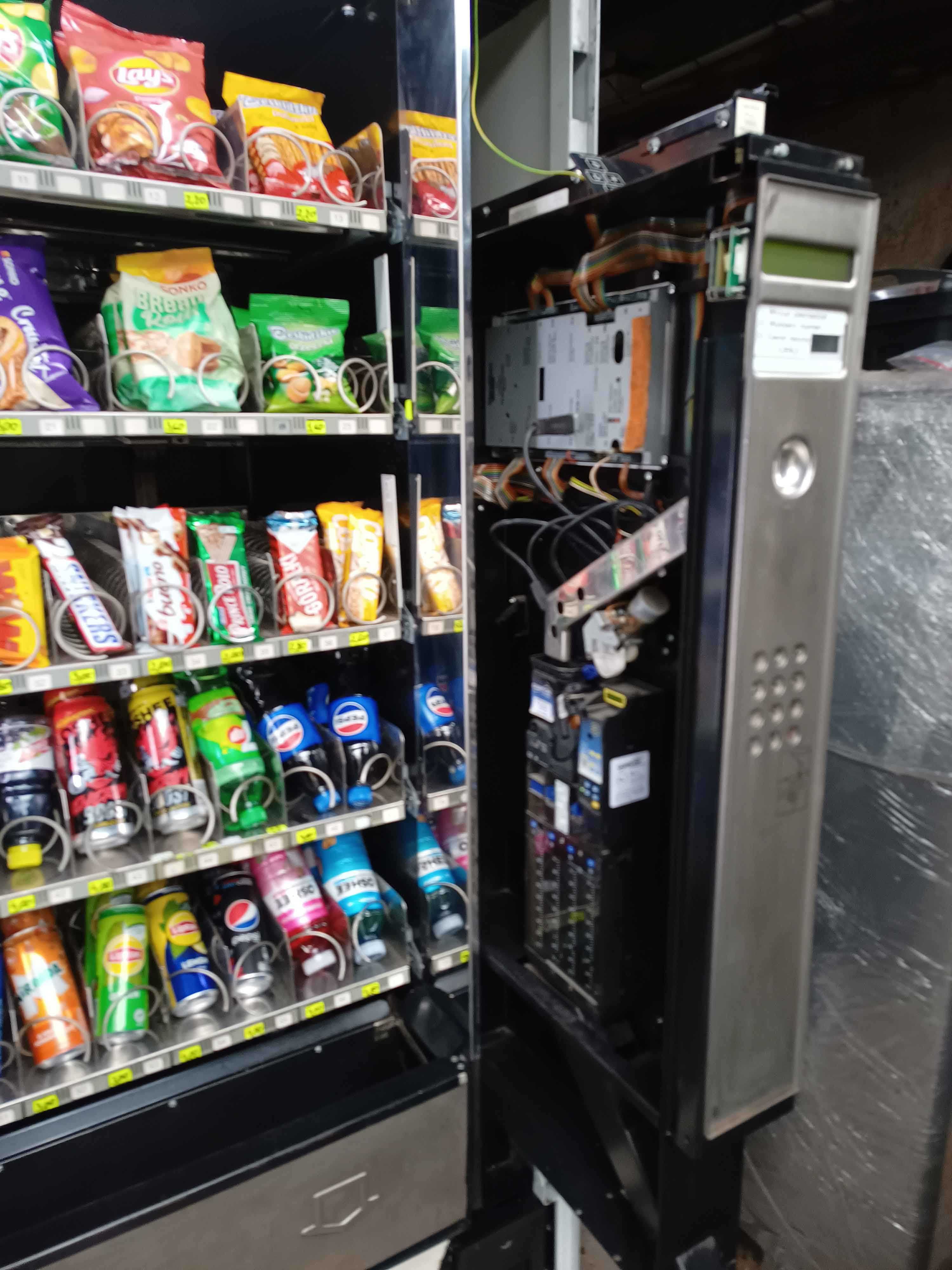Automat sprzedający Vending Słodycze Przekąski Zimne napoje