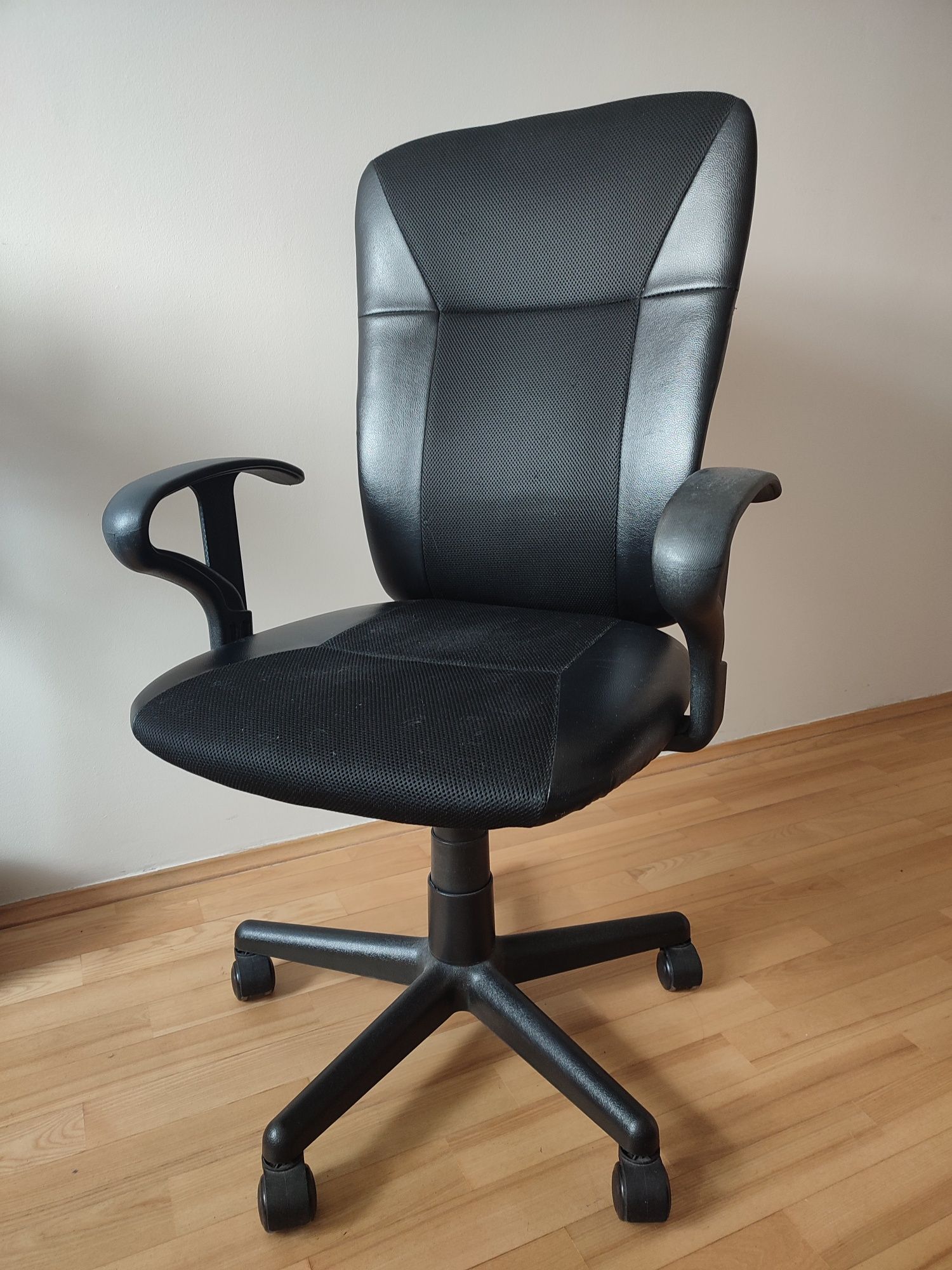 Ergonomiczny fotel krzesło obrotowe biurowe JYSK model SUNDS czarny
